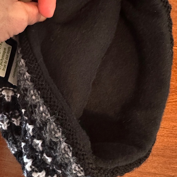 NWT Brand new, never worn Turtle Fur black, gray&white fleece lined pom pom hat - Picture 5 of 7